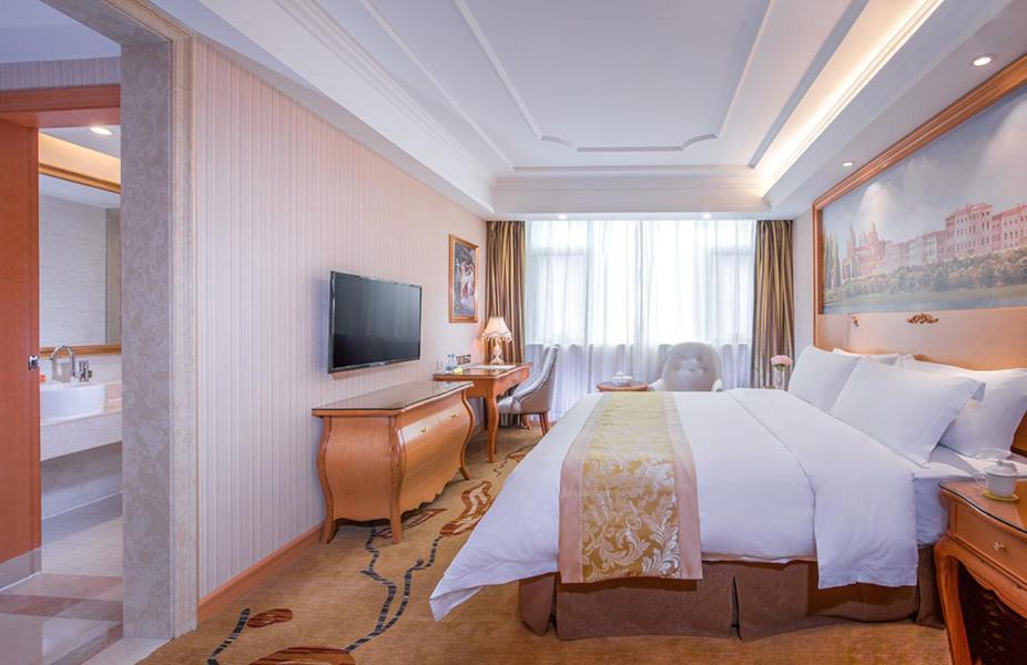 Vienna International Hotel Puning International Commodity City Extérieur photo