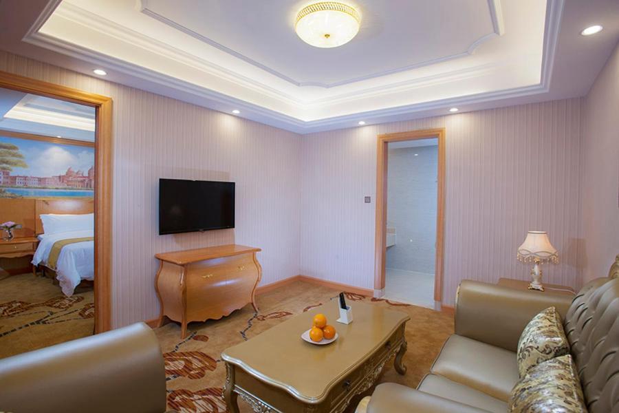 Vienna International Hotel Puning International Commodity City Extérieur photo
